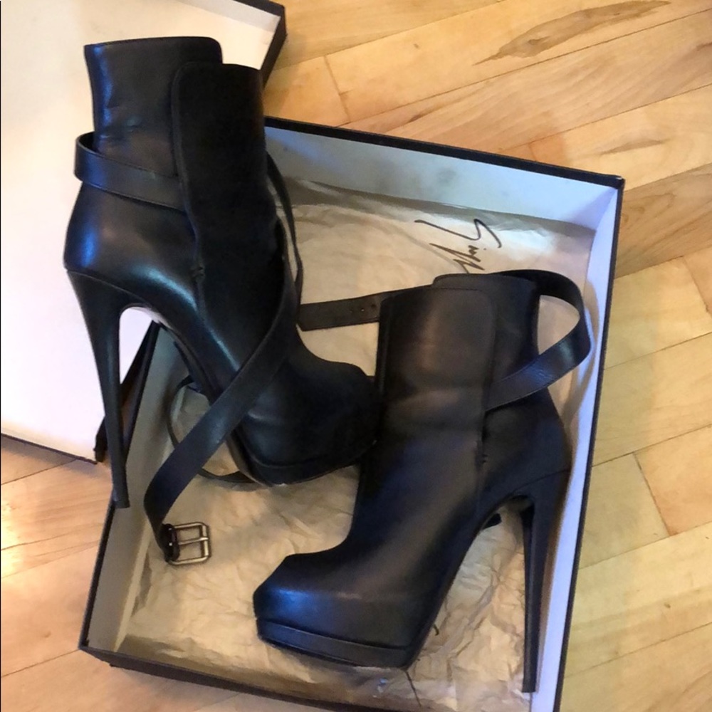 Giuseppe Zanotti booties